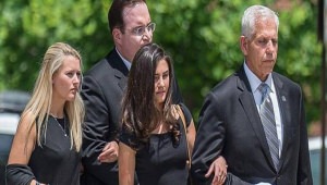 Θρήνος στην κηδεία της οικογένειας Σαββόπουλου από τη Χαλκίδα στις ΗΠΑ -Τραγικές φιγούρες οι έφηβες κόρες (εικόνες)