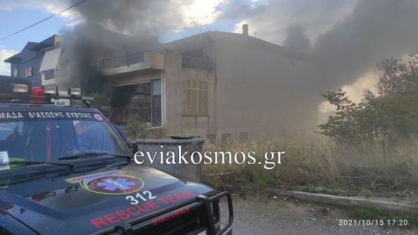 Τέθηκε υπό έλεγχο η φωτιά στο Αλιβέρι –Περιορίστηκε στο υπόγειο διώροφης οικοδομής