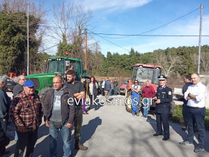 Μπλόκο στον υφυπουργό από τους αγρότες- Μετά τη σύσκεψη έκλεισαν το δρόμο για μισή ώρα