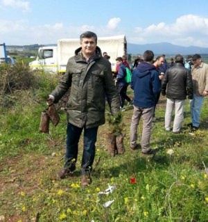 Ο Αντιδήμαρχος Περιβάλλοντος Γεώργιος Μπουραντάς συμμετείχε ενεργά στην δεντροφύτευση που έγινε το Σάββατο στη Ριτσώνα